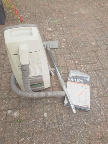 Photo of free Philips vacuum cleaner with spare bags (Putnoe MK41) #1