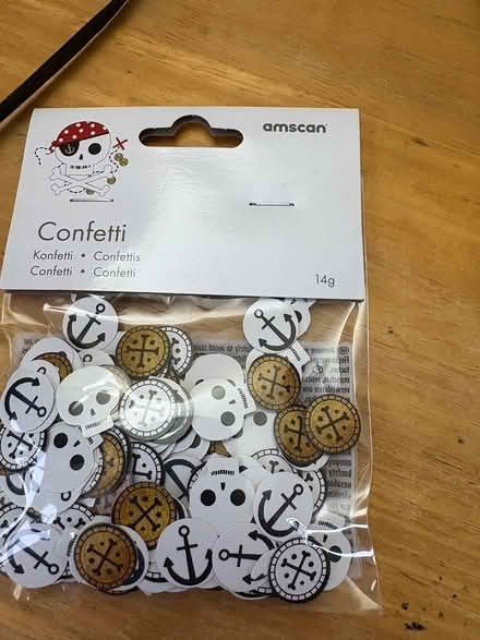 Photo of free Pirate bunting and confetti (Salisbury SP1) #2