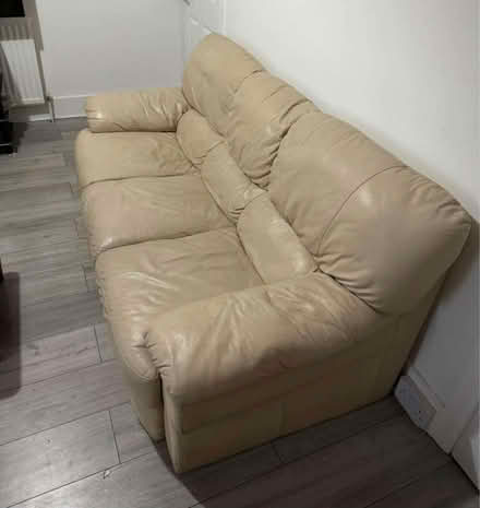 Photo of free 3-Piece Sofa Set (Reading) (Newtown RG1) #2