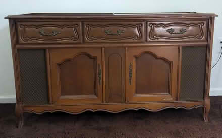 Photo of free Vintage Magnavox Stereo Console (Reston) #1