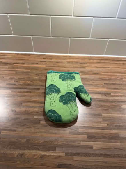 Photo of free Single Oven Mitt (Clerkenwell EC1M) #1