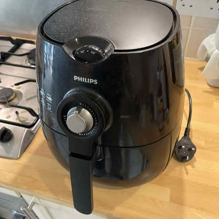 Photo of free Philips Air Fryer HD9220 with broken handle (Newbury RG14) #1