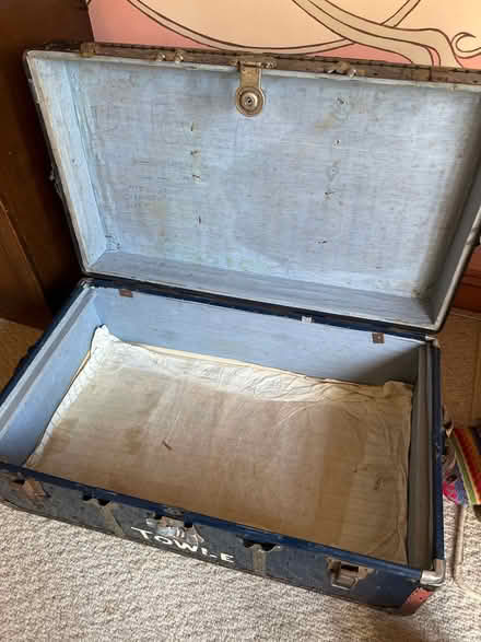 Photo of free Vintage trunk (Badsey) #2