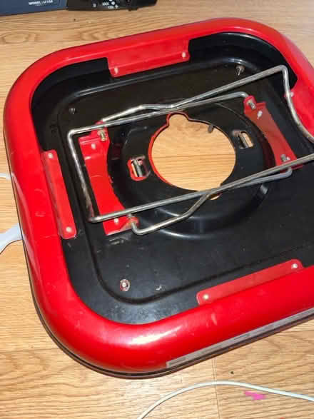 Photo of free BBQ top for a patio gas bottle. Bottle not included (Hanover BN2) #3