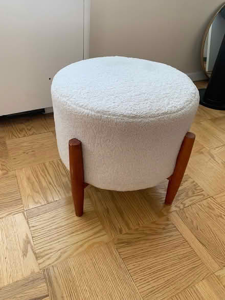 Photo of free Ottoman (Dupont) #2