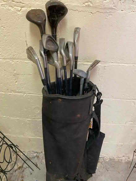 Photo of free Assorted golf clubs in black bag (Nr Fresh Pond & Mt Auburn Cem.) #2