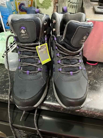 Photo of free Walking boots (Paisley PA2) #1