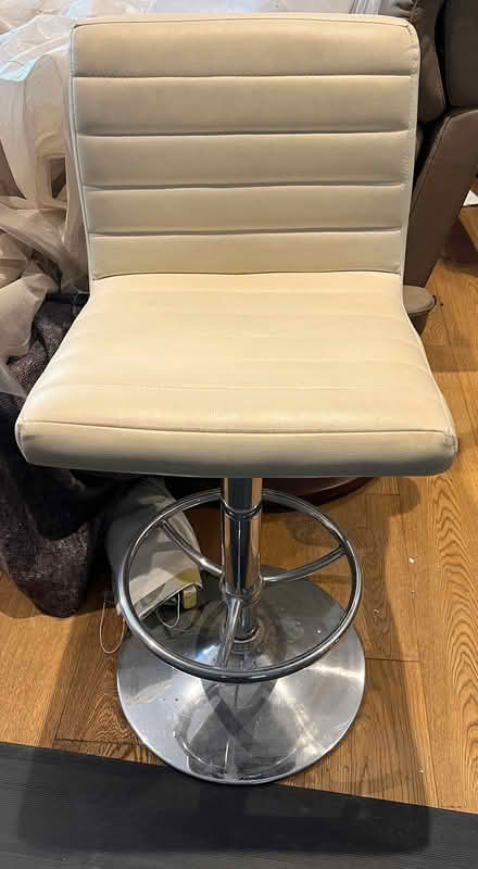 Photo of free Chairs Suitable For Bar Or Island (New Alresford SO24) #1