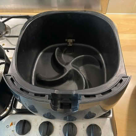 Photo of free Philips Air Fryer HD9220 with broken handle (Newbury RG14) #2