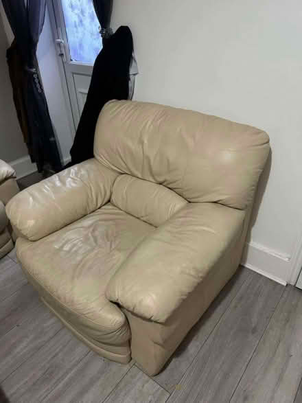 Photo of free 3-Piece Sofa Set (Reading) (Newtown RG1) #3