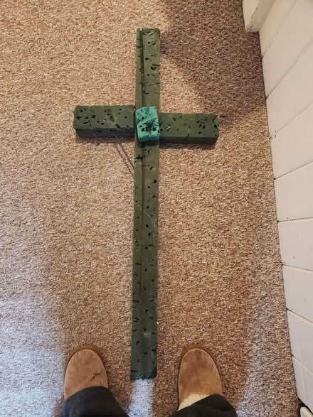 Photo of free 35" oasis for flower in cross shape (CT19) #2