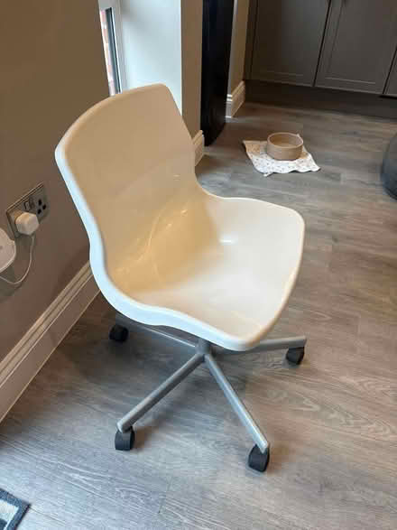 Photo of free Swivel chair - white (Saffron Walden) #2