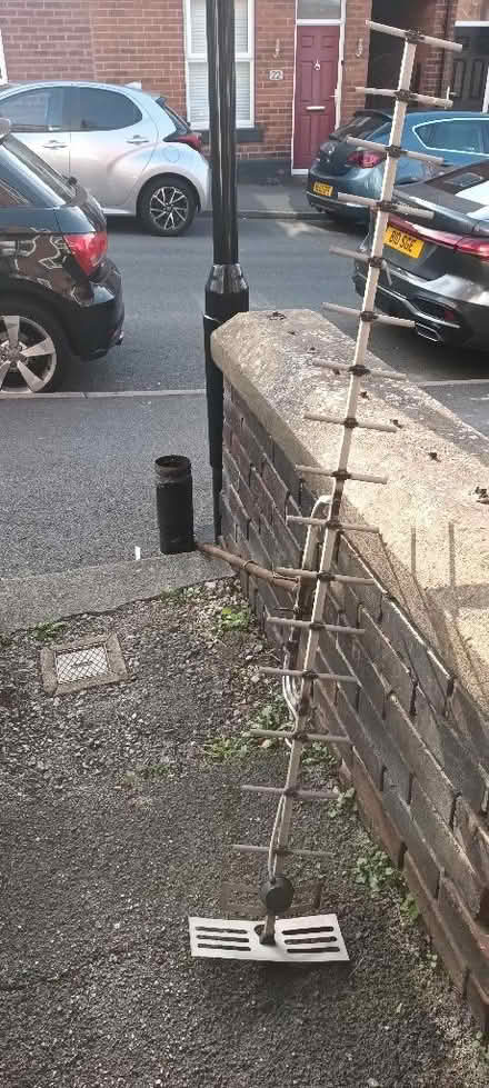 Photo of free TV Arial and metal pot (Woodseats S8) #1