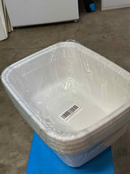 Photo of free white plastic basins (San Rafael) #1
