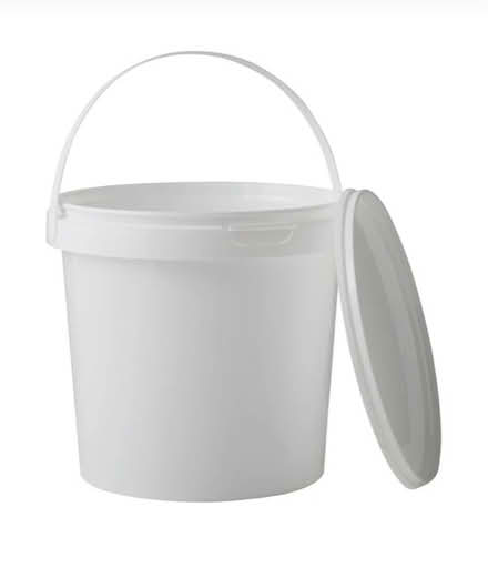 Photo of Empty buckets/containers with lids (Kettleshulme SK23) #1
