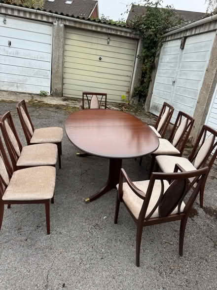 Photo of free Extendable dining table & 8 chairs (Maidenhead/Cox Green) #2
