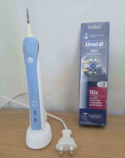 Photo of free Oral B electric toothbrush and heads (Aston Clinton HP22) #1
