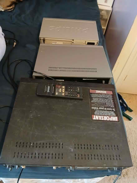 Photo of free VHS Video Recorders (Halewood L26) #3
