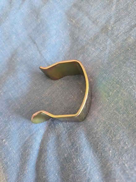 Photo of free Bed clip (IG6 3s) #1