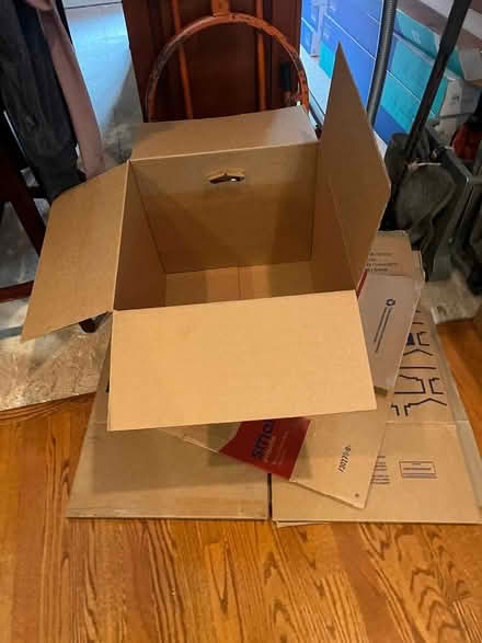Photo of free moving boxes (Aiken woodside) #3