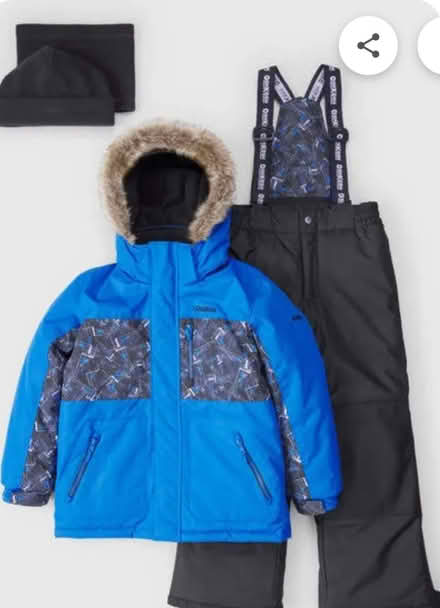 Photo of Boys 6/7 snowsuit (657B Pinerow Cres waterloo) #1