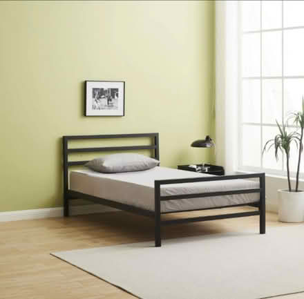 Photo of Double bed and mattress (RG302QX) #1