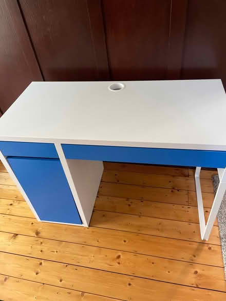 Photo of free Desk (BT9) #1