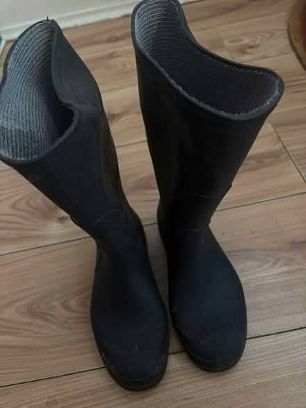 Photo of free Size 2 black wellies (Grays) #1