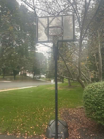 Photo of free Adjustable Basket Ball Hoop (Leesburg) #1