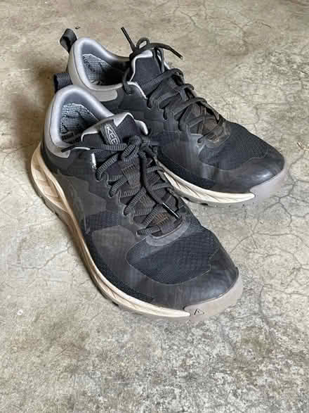 Photo of free men’s athletic shoes size 10.5 (near Nimitz Elementary School) #1