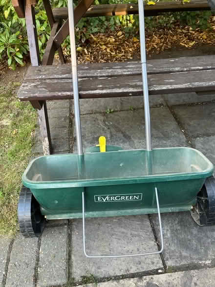 Photo of free Lawn fertiliser spreader (Tolworth KT6) #1