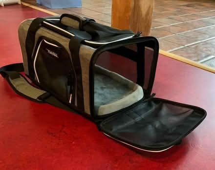 Photo of free pet carrier (Milwaukie on Aldercrest Rd) #3