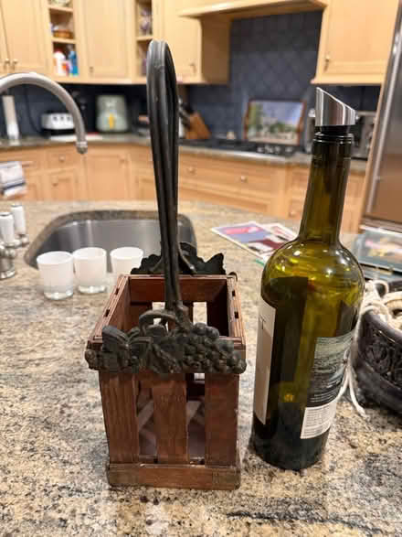 Photo of free Wooden gift box for wine (McLean 22101) #2