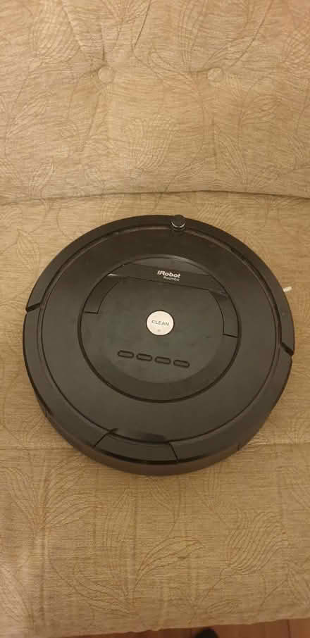 Photo of free Roomba hoover (Upper arncott OX25) #3