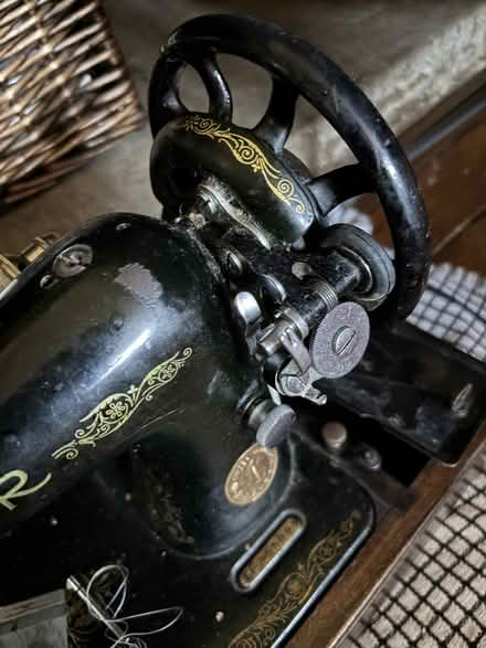 Photo of free Singer Sewing Machine (Golders Green NW11) #3