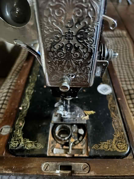Photo of free Singer Sewing Machine (Golders Green NW11) #2