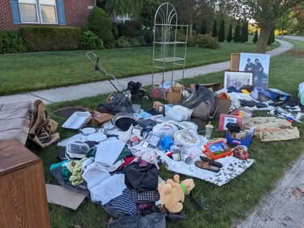 Photo of free Curb alert: Edger, pans, heater etc (8028 Creek Bend Dr, Ypsilanti) #1