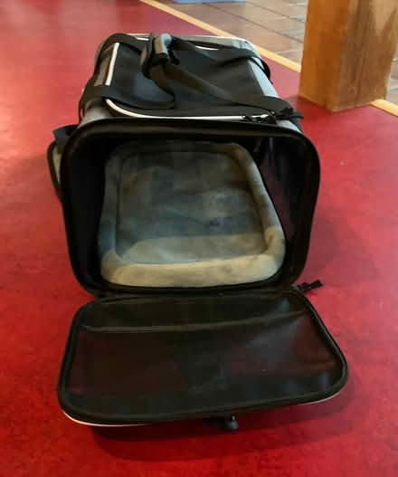 Photo of free pet carrier (Milwaukie on Aldercrest Rd) #2