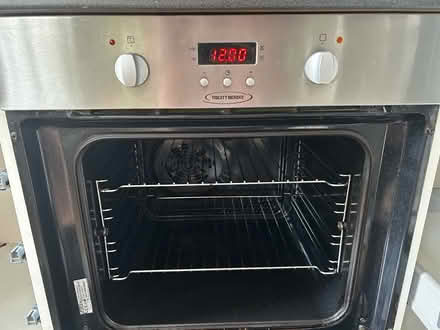 Photo of free Electric oven - great condition (SE1) #4