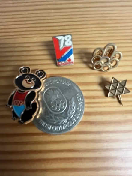 Photo of free Olympic & Celebration pins (Royal York/Norseman) #1