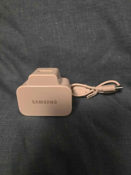 Photo of free Samsung charger with USB lead (IG6 3s) #1