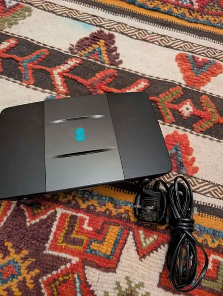 Photo of free EE Router (Allesley Green (north) CV5) #1