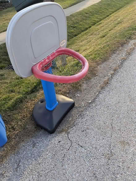 Photo of free Basketball hoop (63rd& main, DG) #1