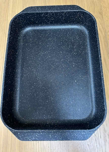 Photo of free 2 x Eaziglide Large Roasting Tins (Lodge Moor S10) #1