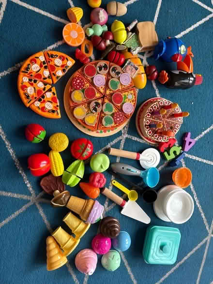 Photo of free Bundle of play food/ kitchen accessories (Waterlooville PO8) #1