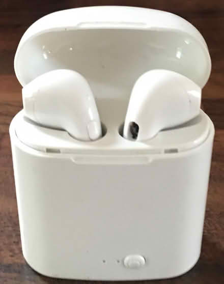 Photo of free Wireless Earphone for iPhone use (Liverpool L6) #1