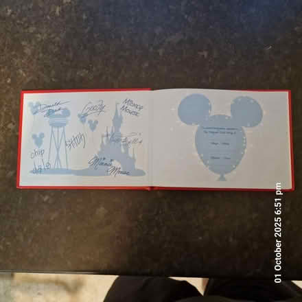 Photo of free Disney Paris autograph book (Chester CH2) #2