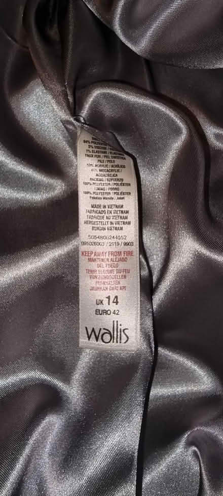 Photo of free Women's gray coat (CR7) #3