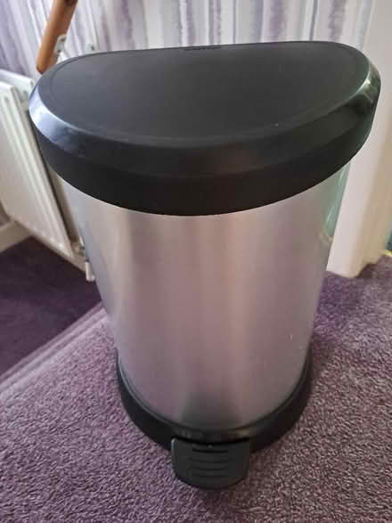 Photo of free Curver Peddle Bin (20L) (1 of 2) (Harefield SO19) #1