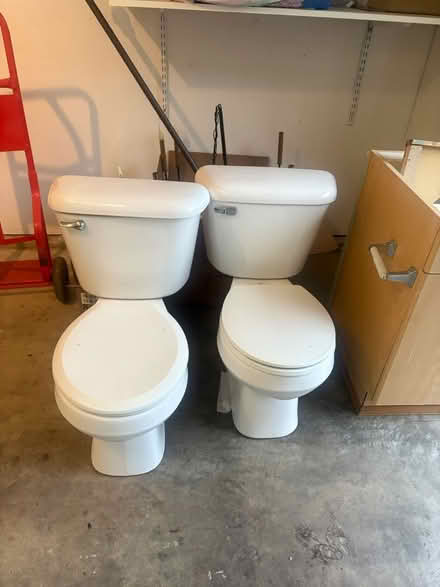 Photo of free Clean functioning toilet and mirror (Sammamish) #1